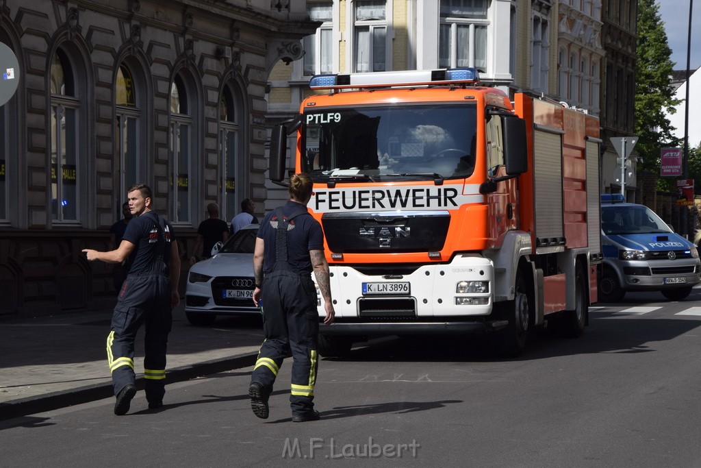 Feuer 1 Koeln Muelheim Berlinerstr P20.JPG - Miklos Laubert